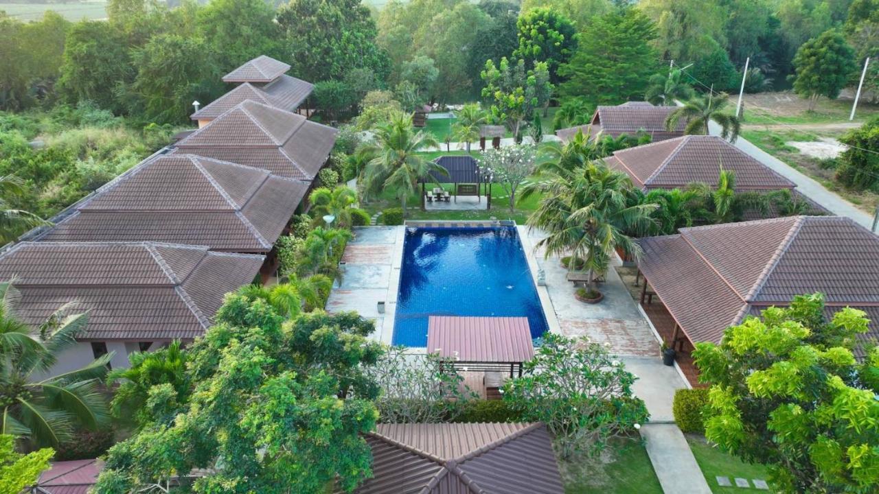 Waterside Resort Pran Buri Exterior photo