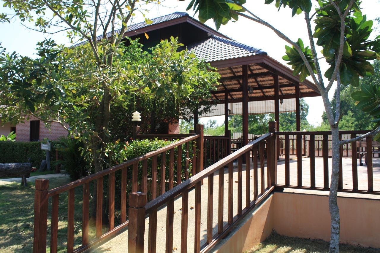 Waterside Resort Pran Buri Exterior photo