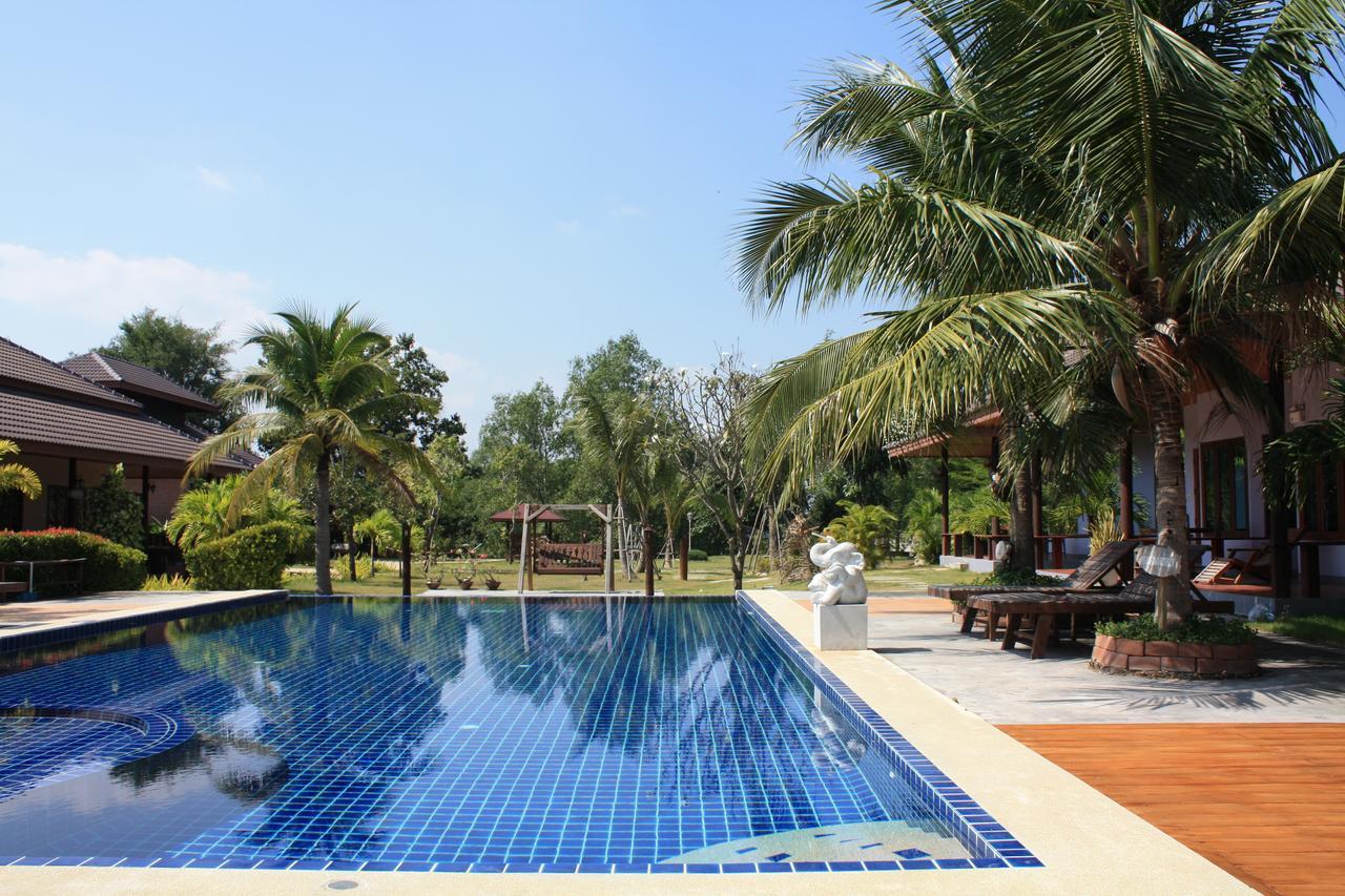 Waterside Resort Pran Buri Exterior photo